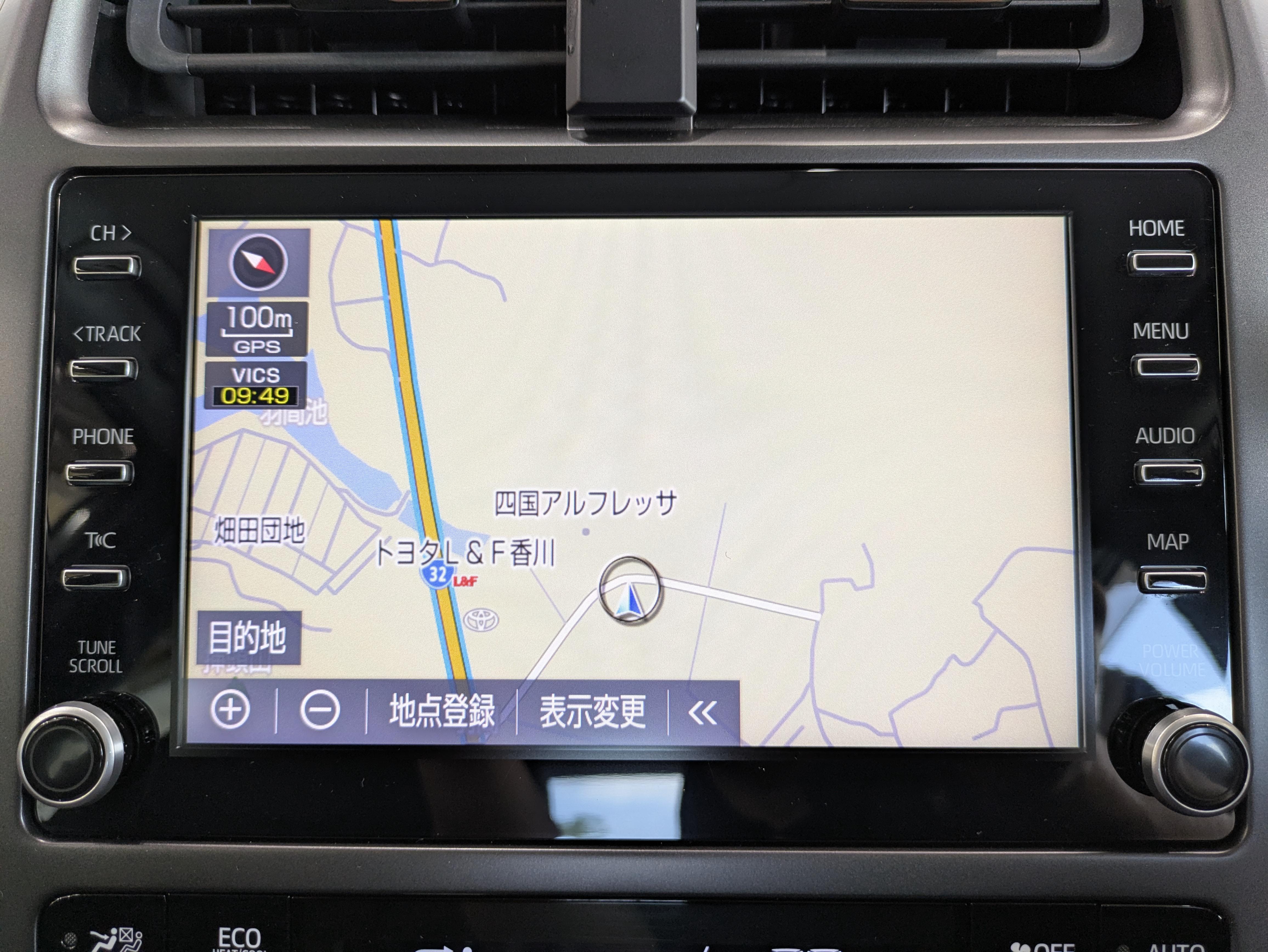 純正ナビを装備。タッチパネル式で使いやすく、お出かけもラクラクです。