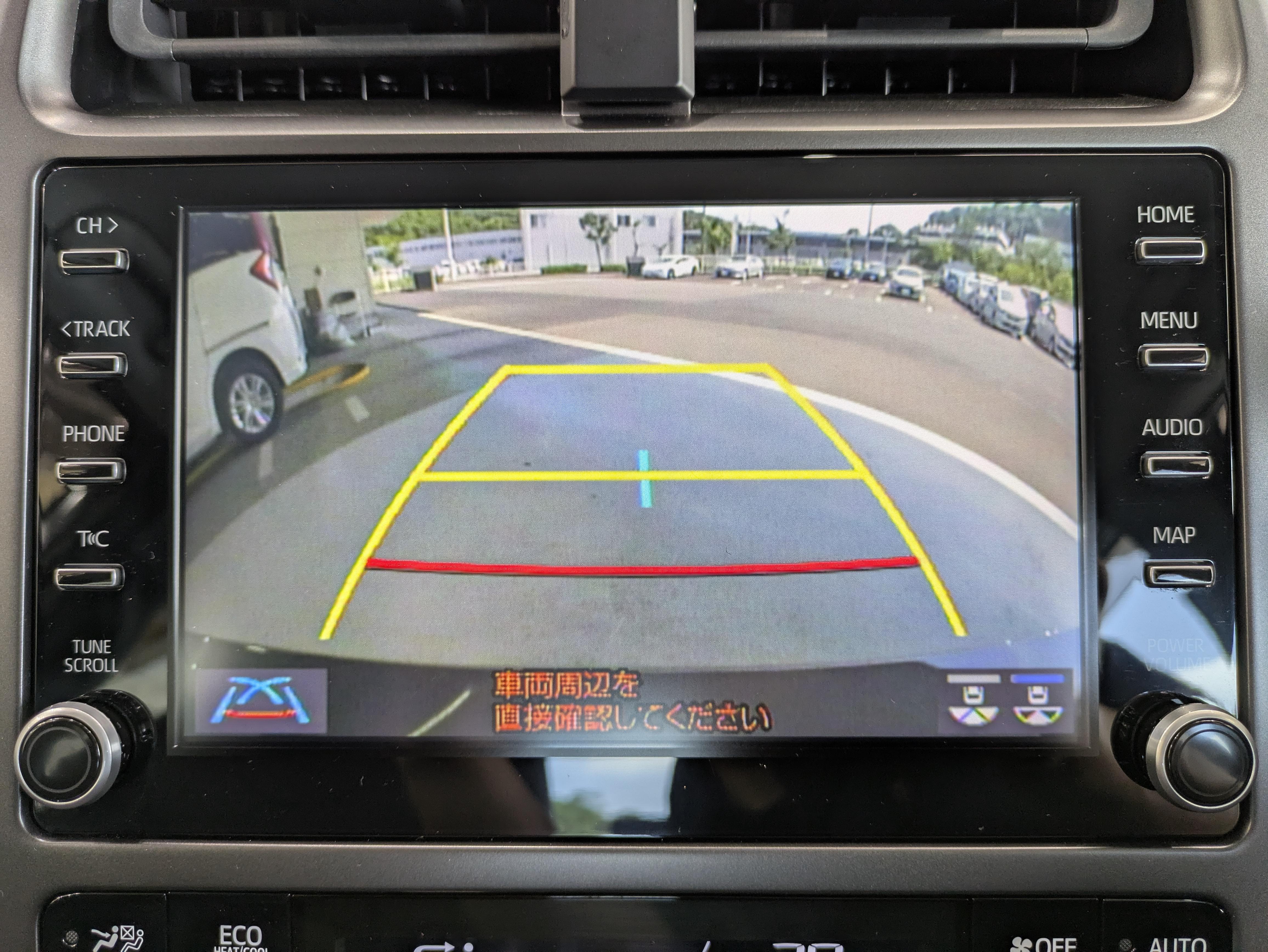 駐車が苦手な方にも安心なバックモニター付き