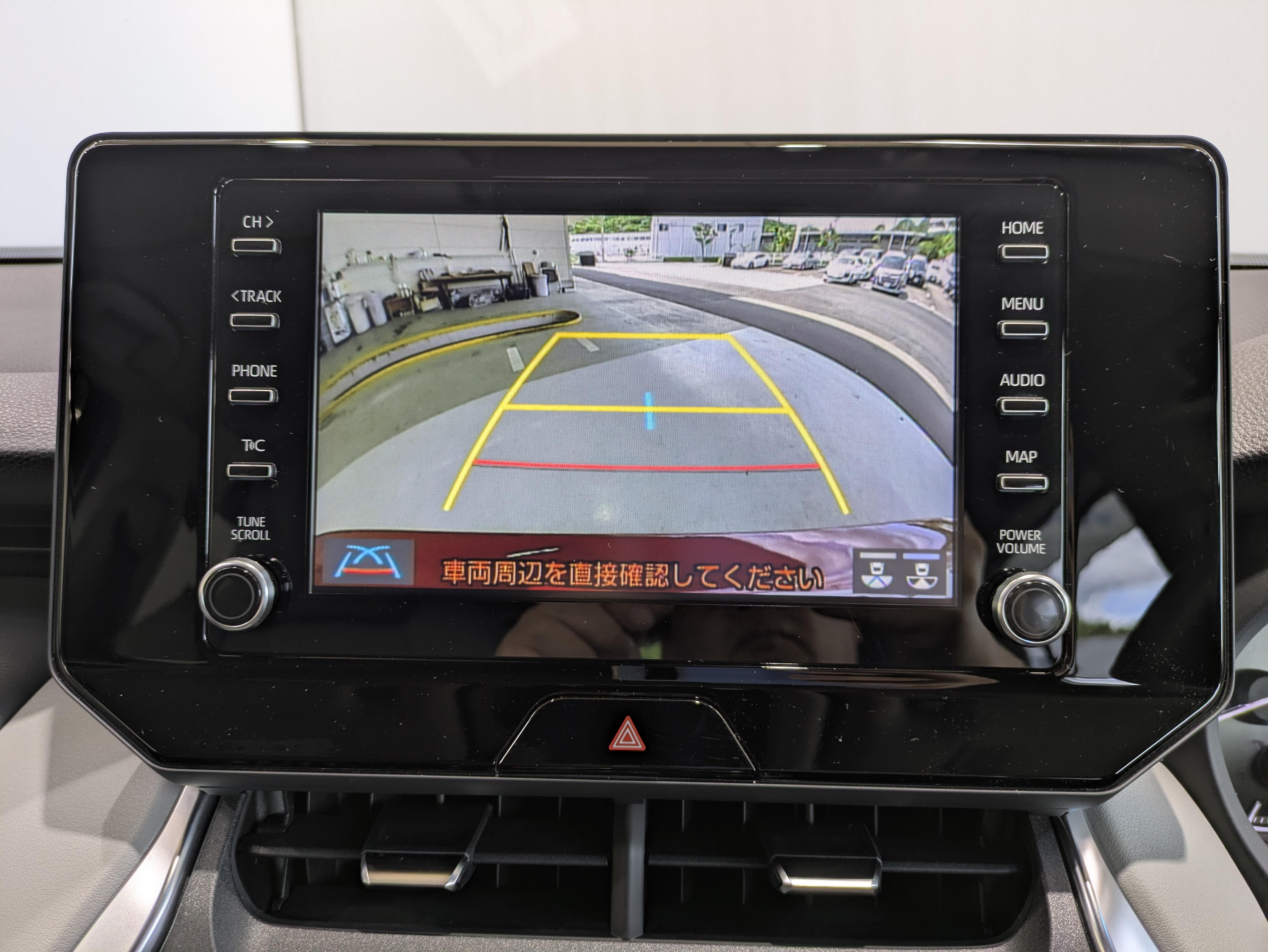 駐車が苦手な方にも安心なバックモニター付き