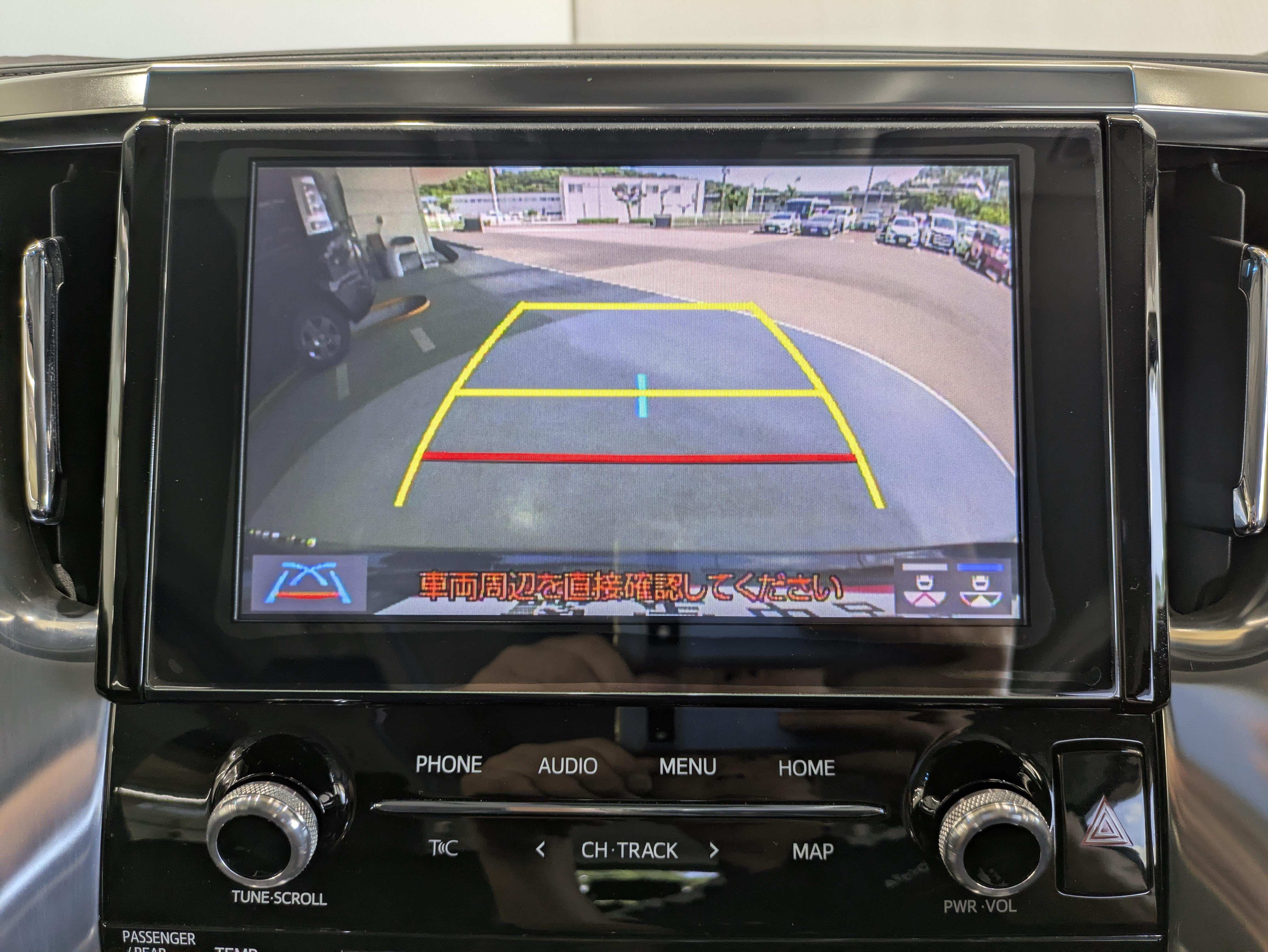 駐車が苦手な方にも安心なバックモニター付き
