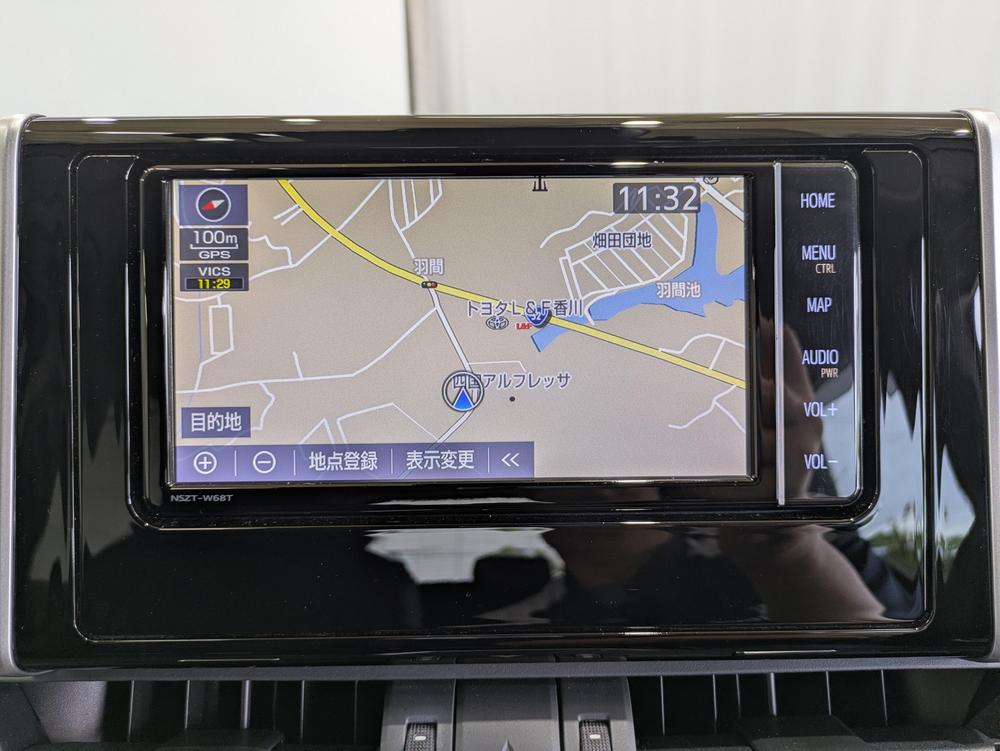 純正ナビを装備。タッチパネル式で使いやすく、お出かけもラクラクです。