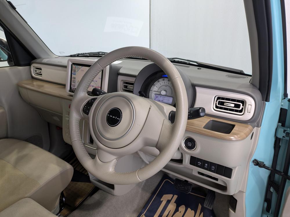 見通しのよいすっきりとした視界で、誰でも運転しやすいです。運転のしやすさは疲れにくさにも繋がりますよ♪