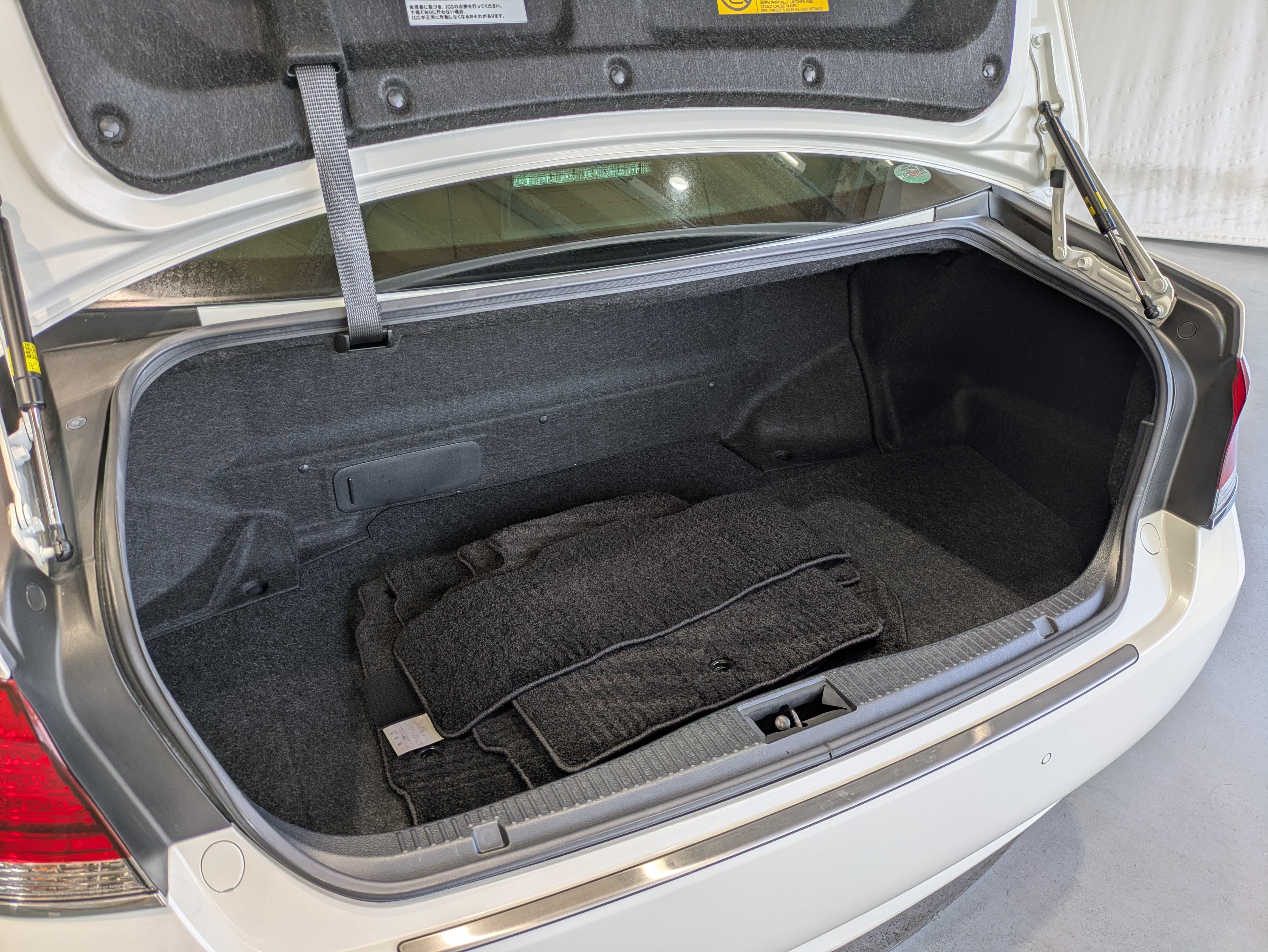 トランクルームもしっかりとしたスペースが御座いますよ！　意外と奥行きが深くかなりの量のお荷物を積み込むことが出来ます！