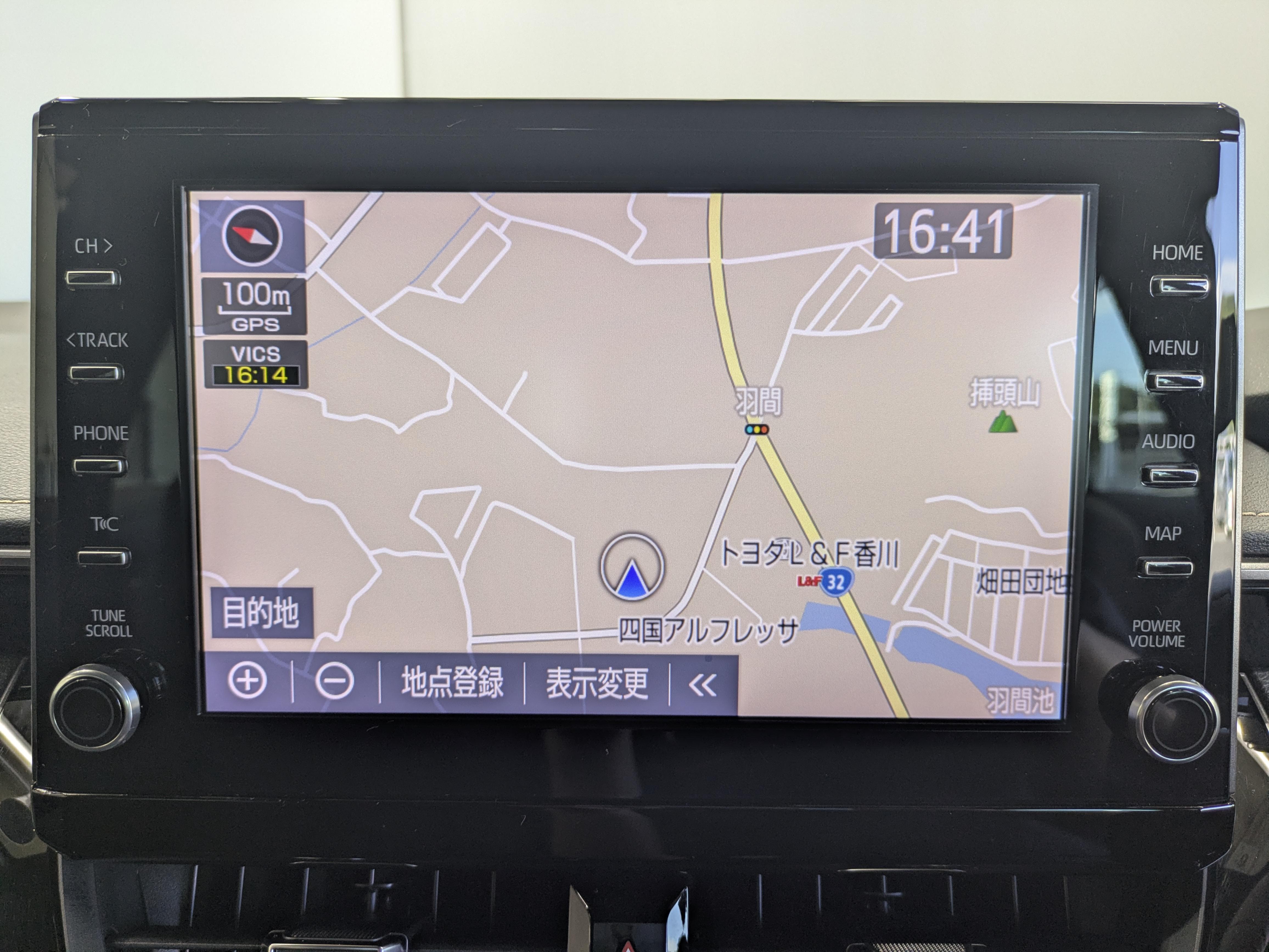 純正ナビを装備。タッチパネル式で使いやすく、お出かけもラクラクです。