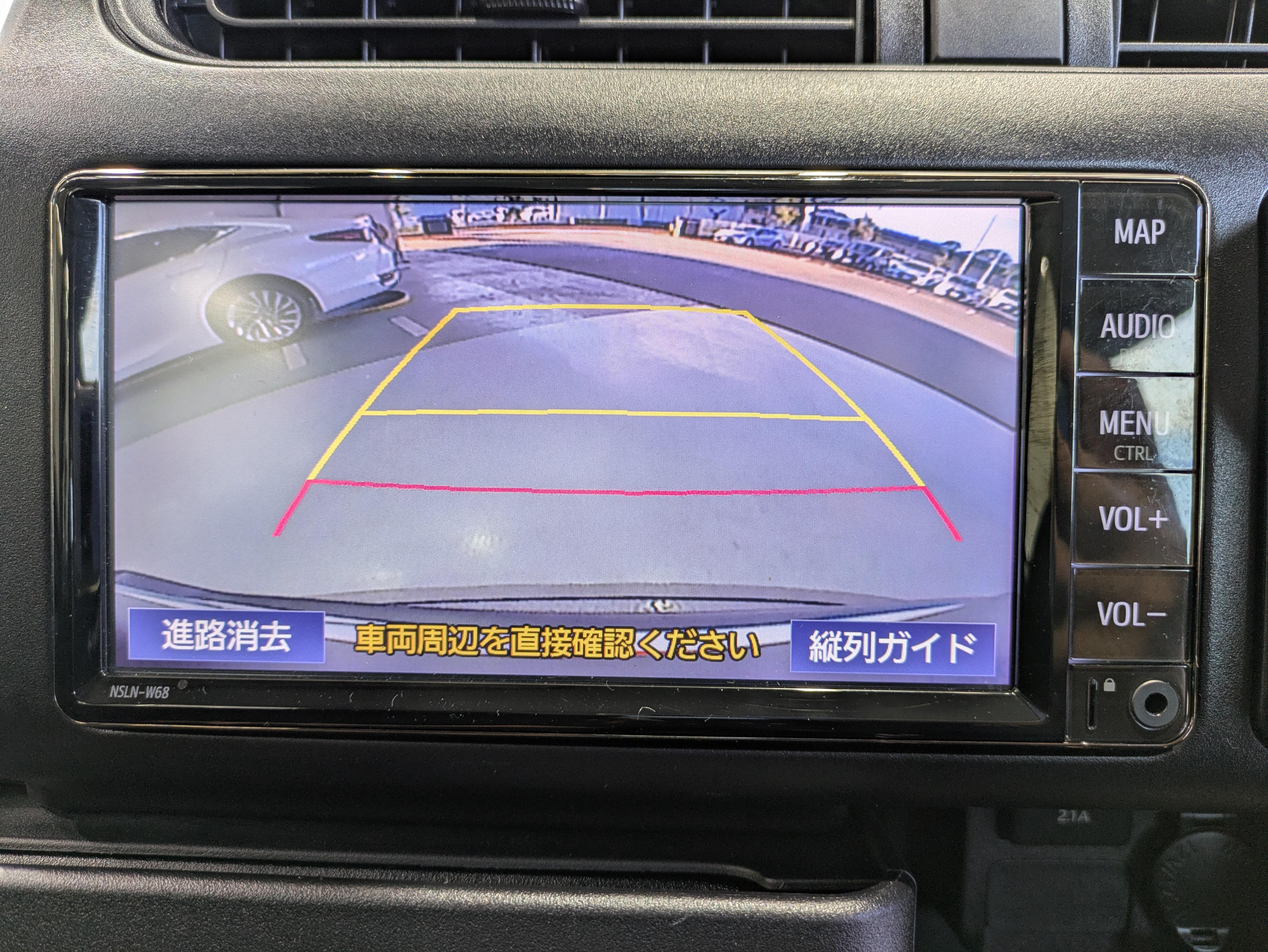 駐車が苦手な方にも安心なバックモニター付き